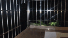 被正在消防救援人员帮帮下